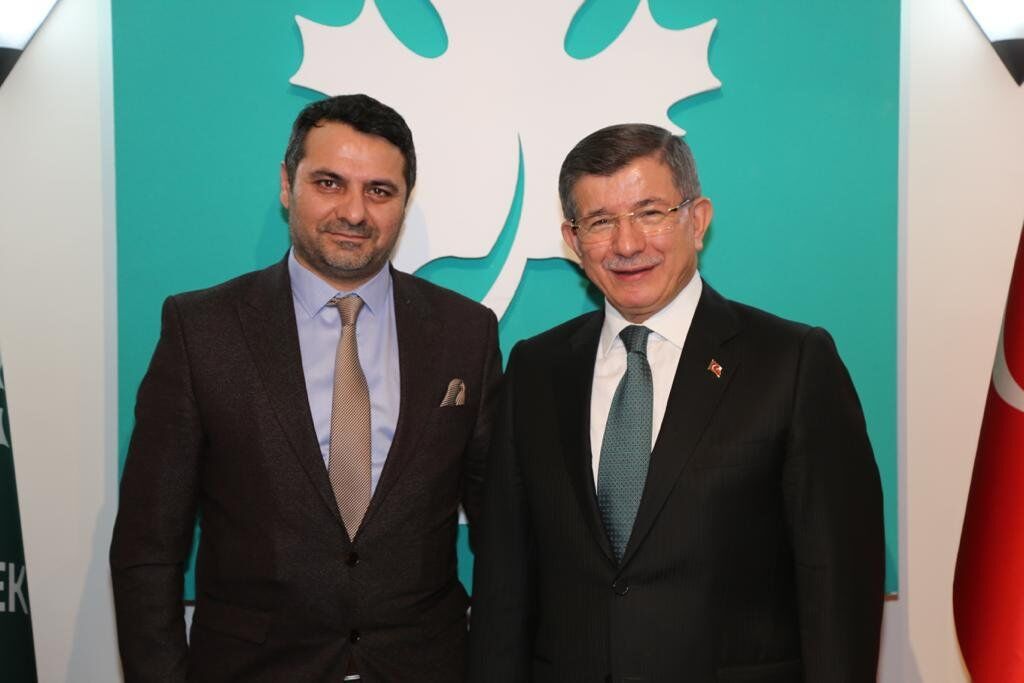 “ATATÜRK ün Kurduğu Cumhuriyette yaşayan her insanın her bireyin elinden su içer abdest alırız”