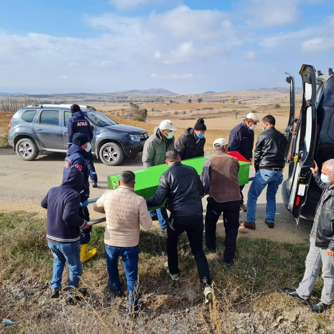 ALZAYMIR HASTASI ADAMIN CESEDİ BATAKLIKTA, ÇAMURA SAPLANMIŞ OLARAK BULUNDU