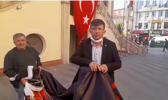 ÇORUMSPOR BAYRAĞINI İNDİRDİLER!