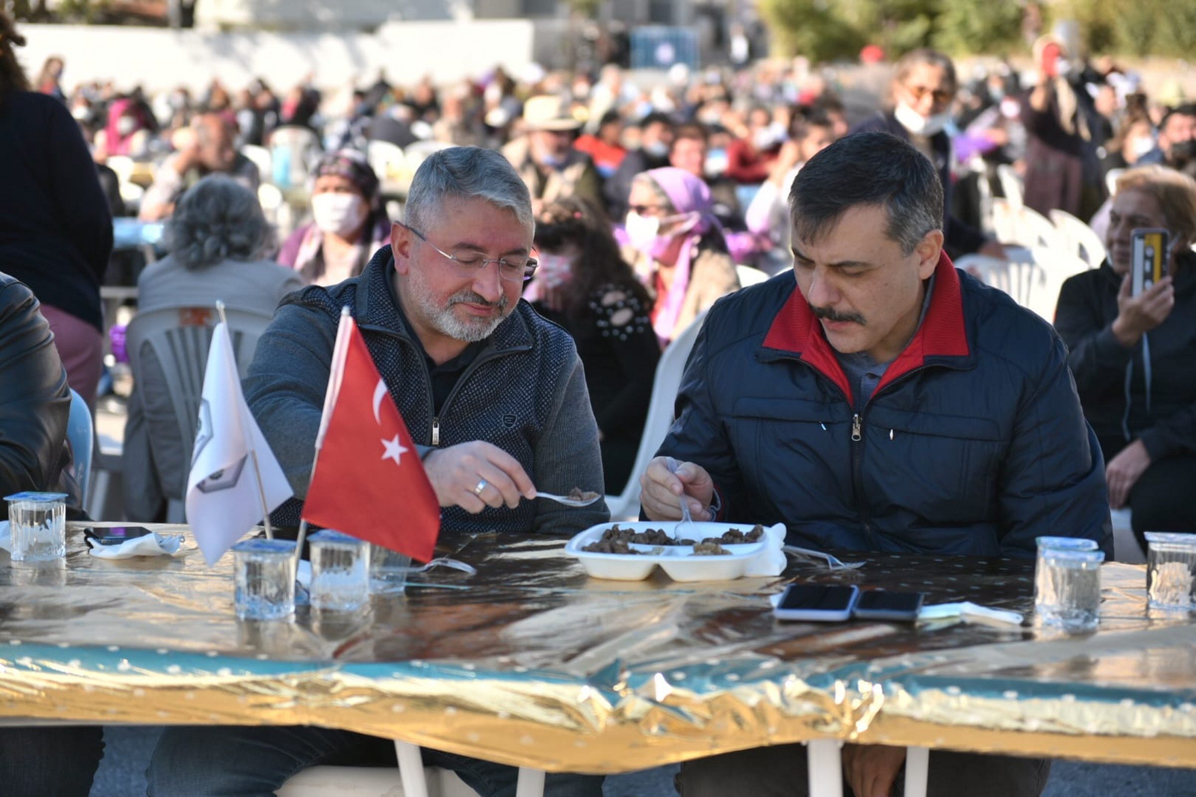 Vali Çiftçi ve Başkan Aşgın şükür lokmasına katıldı