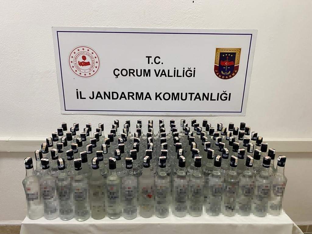 123 ŞİŞE BANDROLLÜ SAHTE RAKI ELE GEÇİRİLDİ