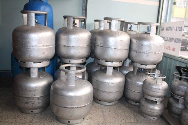 TÜPLERE ZAM GELDİ MUTFAKLAR YANGIN YERİ; MUTFAK TÜPÜ 220, PİKNİK TÜPÜ 50 TL