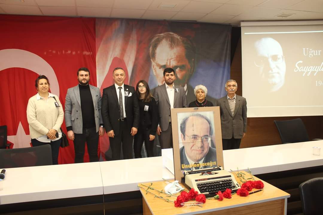 UĞUR MUMCU’YA DUYGU DOLU ANMA