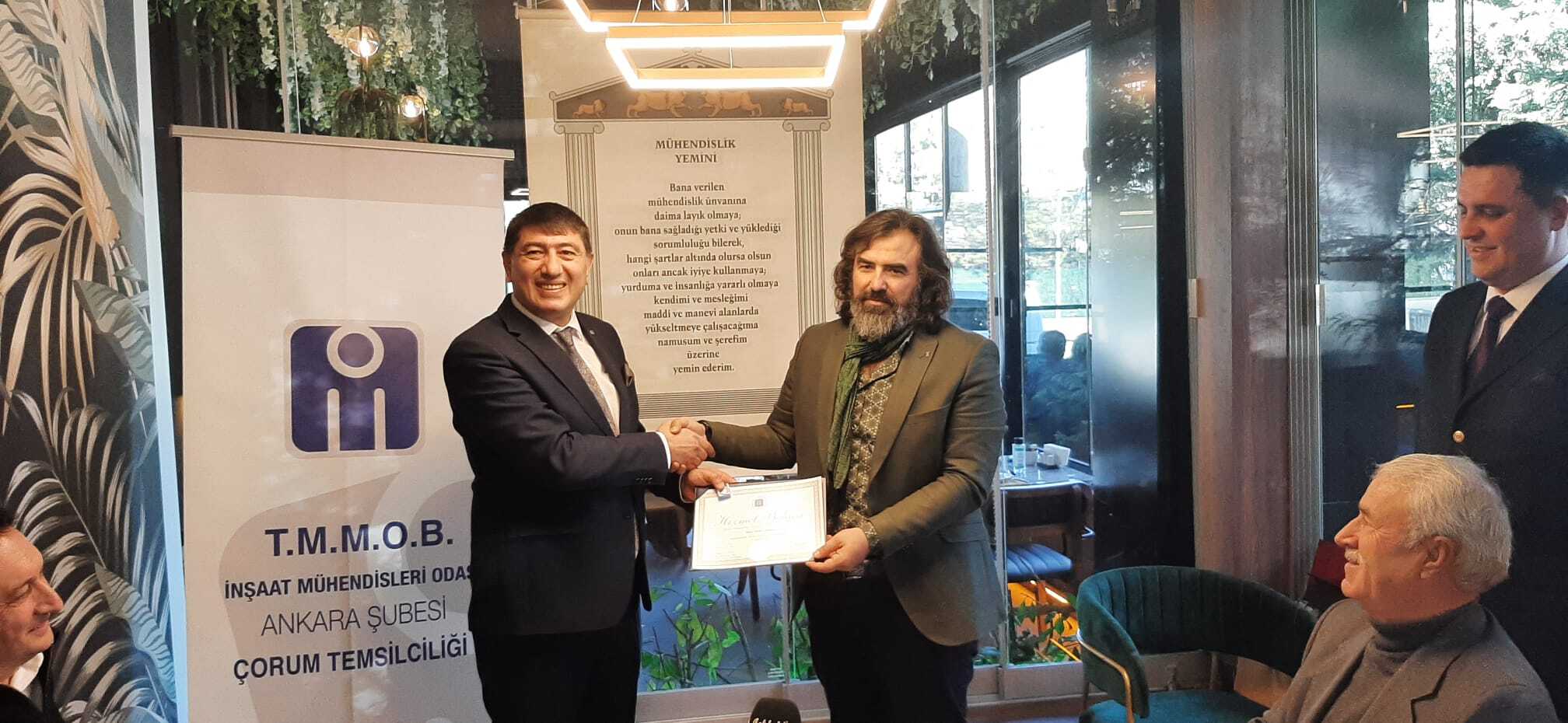 MÜHENDİSLER ODASI EMEKTAR ÜYELERİNİ ONURLANDIRDI