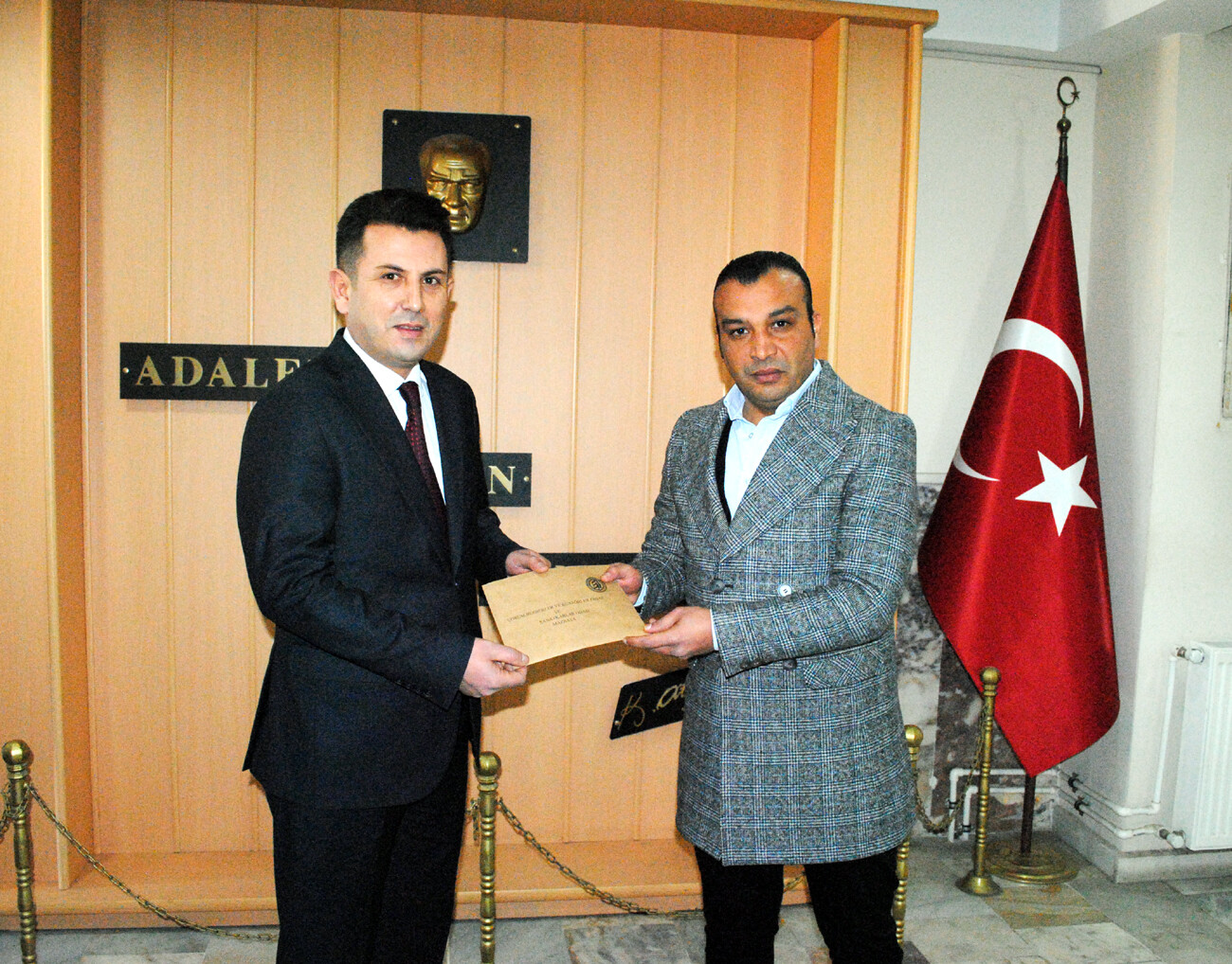 Aşkın Çağlayan, mazbatasını aldı
