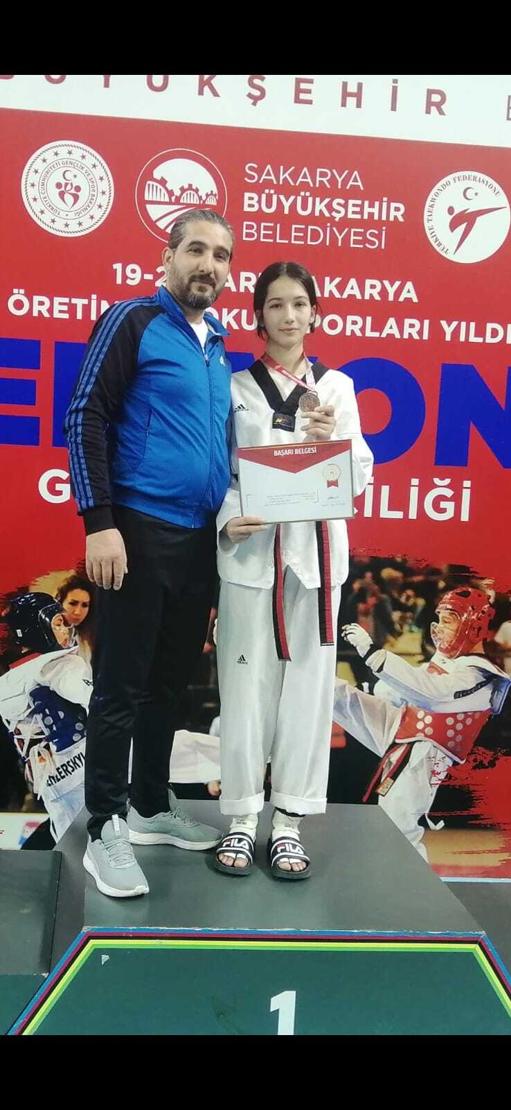 SAKATLANINCA ALTIN MADALYAYI KAÇIRDILAR AMA…..