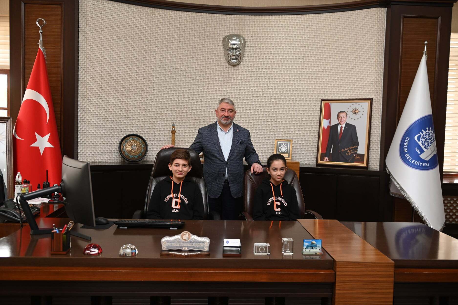 BAŞKAN AŞGIN, KOLTUĞUNU MİNİK BAŞKANLARA DEVRETTİ