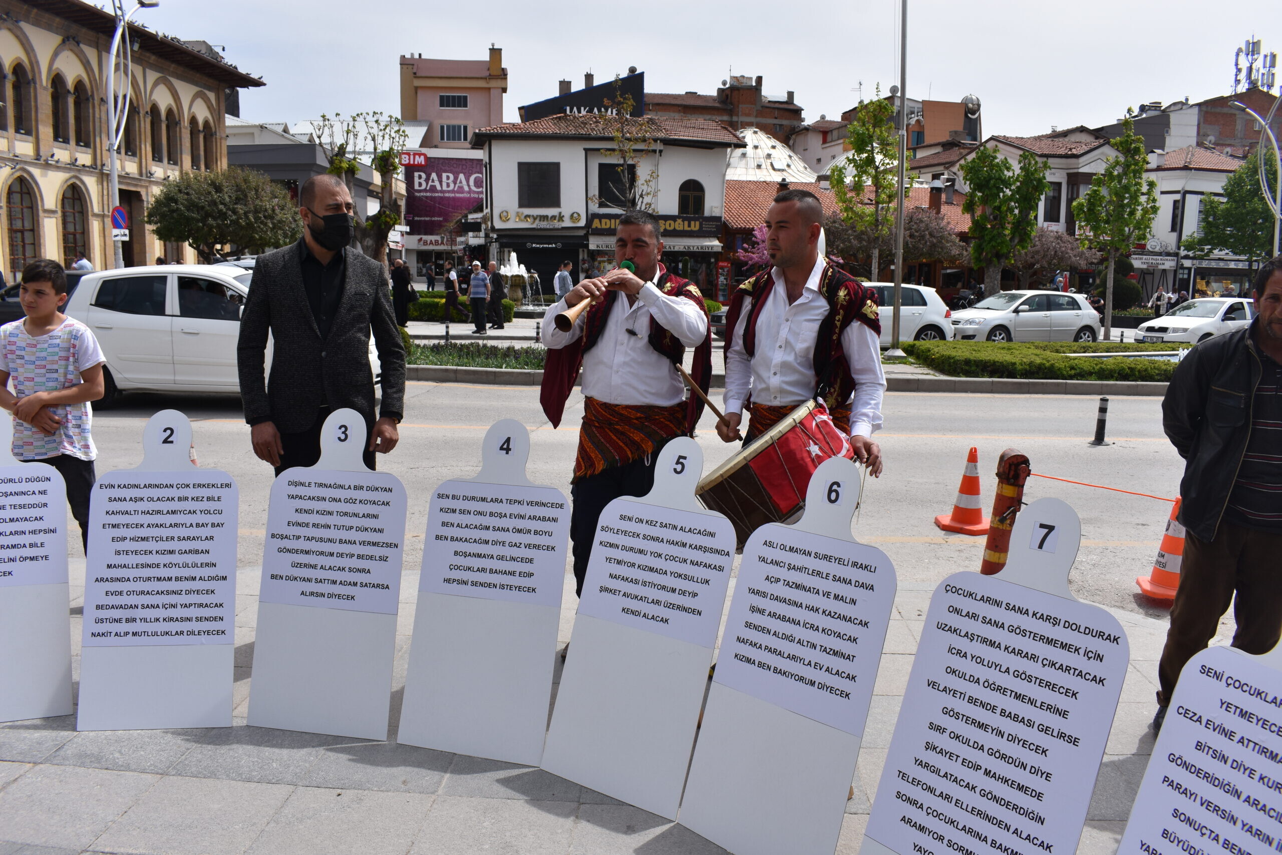 3 Yıldır Göremediği Çocuklarının Velayetini Alan Baba Kayın Babasına İsyan Etti