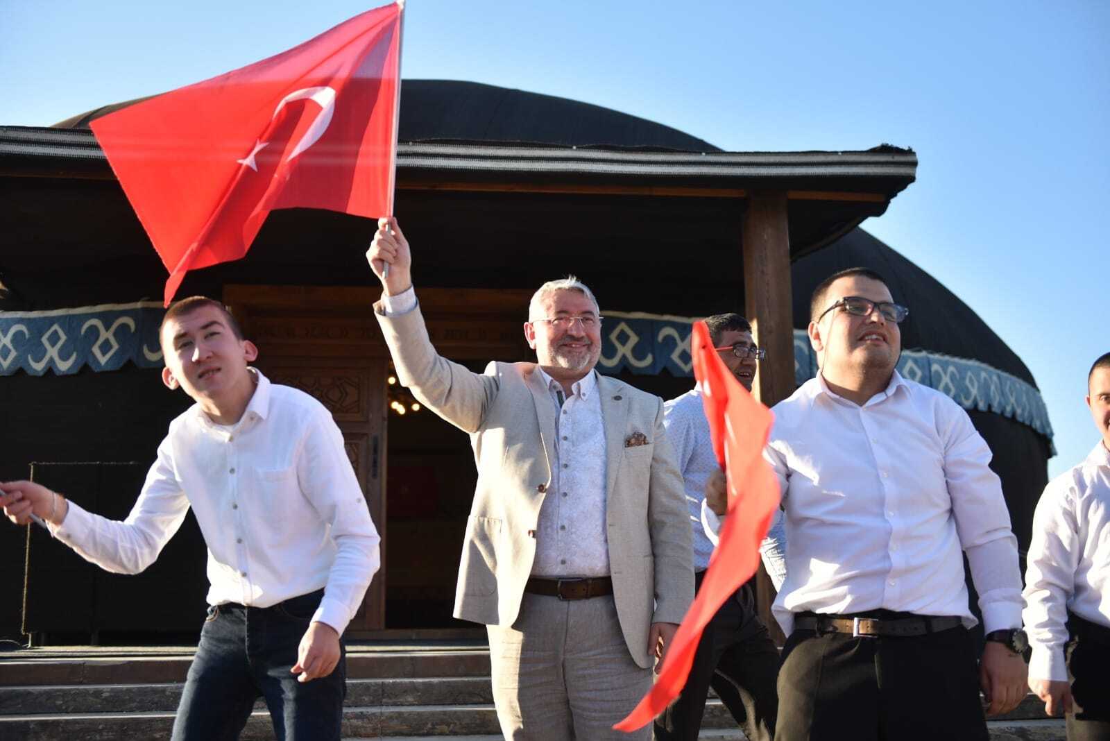 BAŞKAN ENGELLİLERİ SEVİNDİRDİÇORUM’DA ASKER KINASI YAKILDI