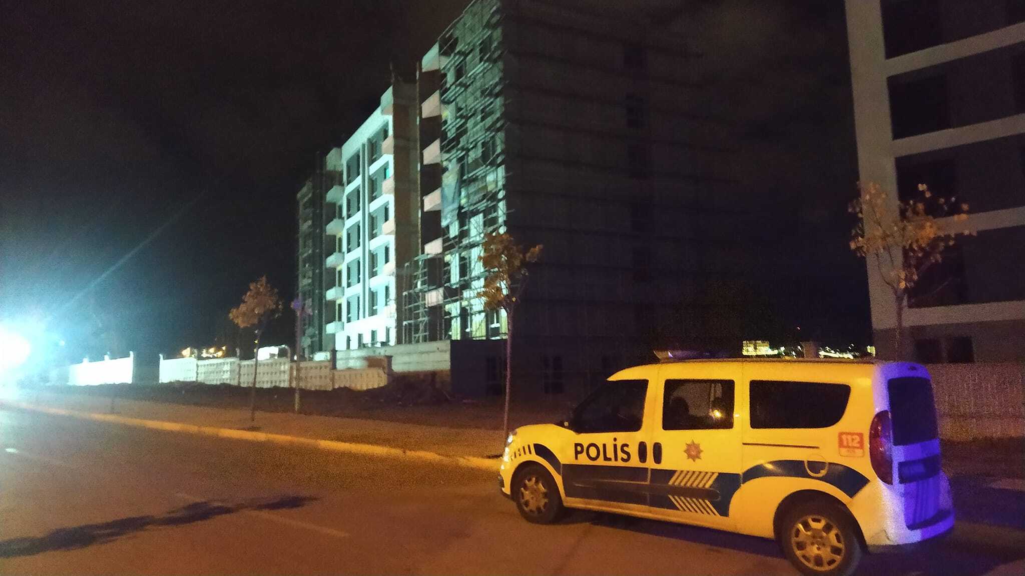 İNŞAATTAN KENDİNİ BOŞLUĞA BIRAKTI!
