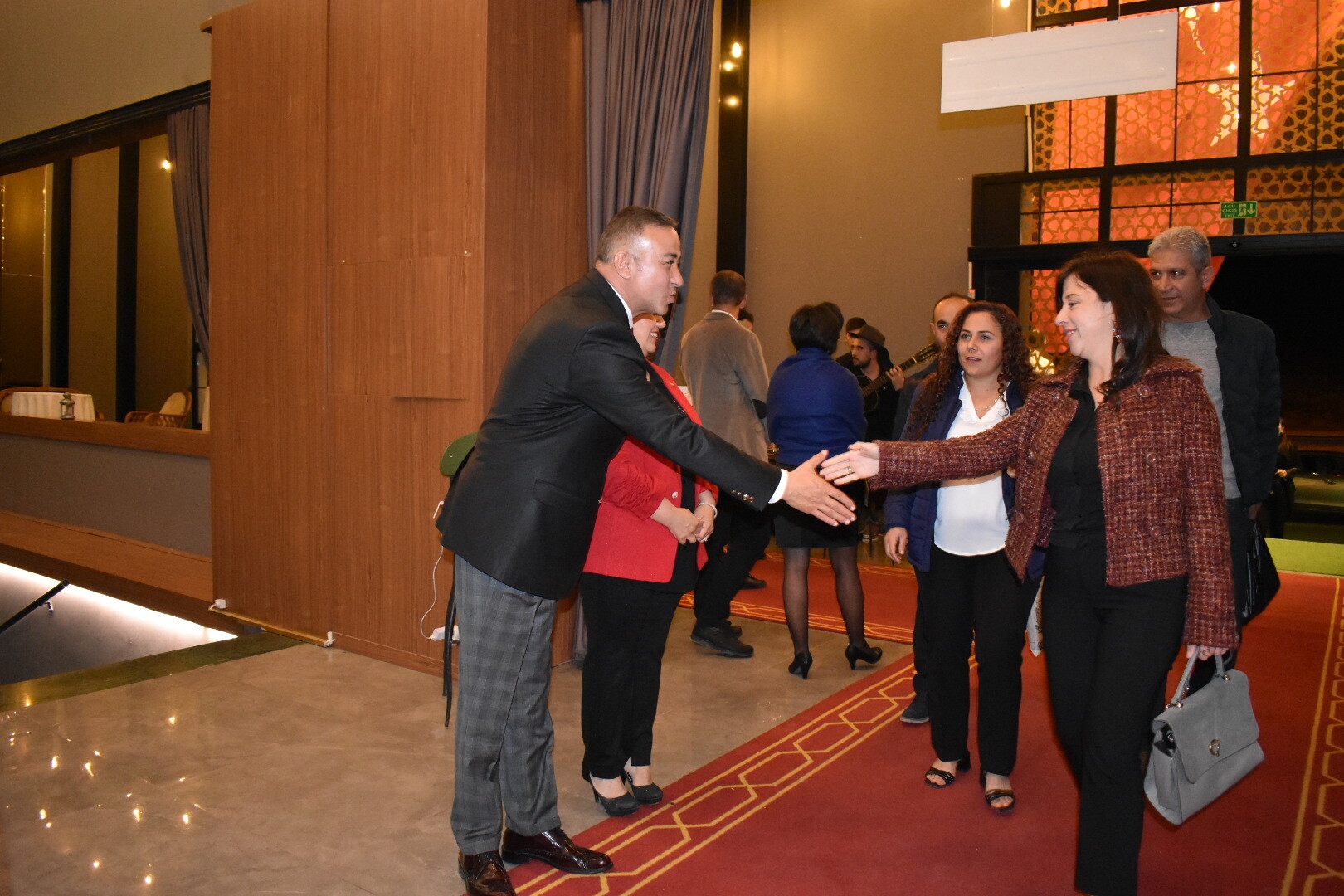 CHP’DEN CUMHURİYETE YAKIŞAN BALO