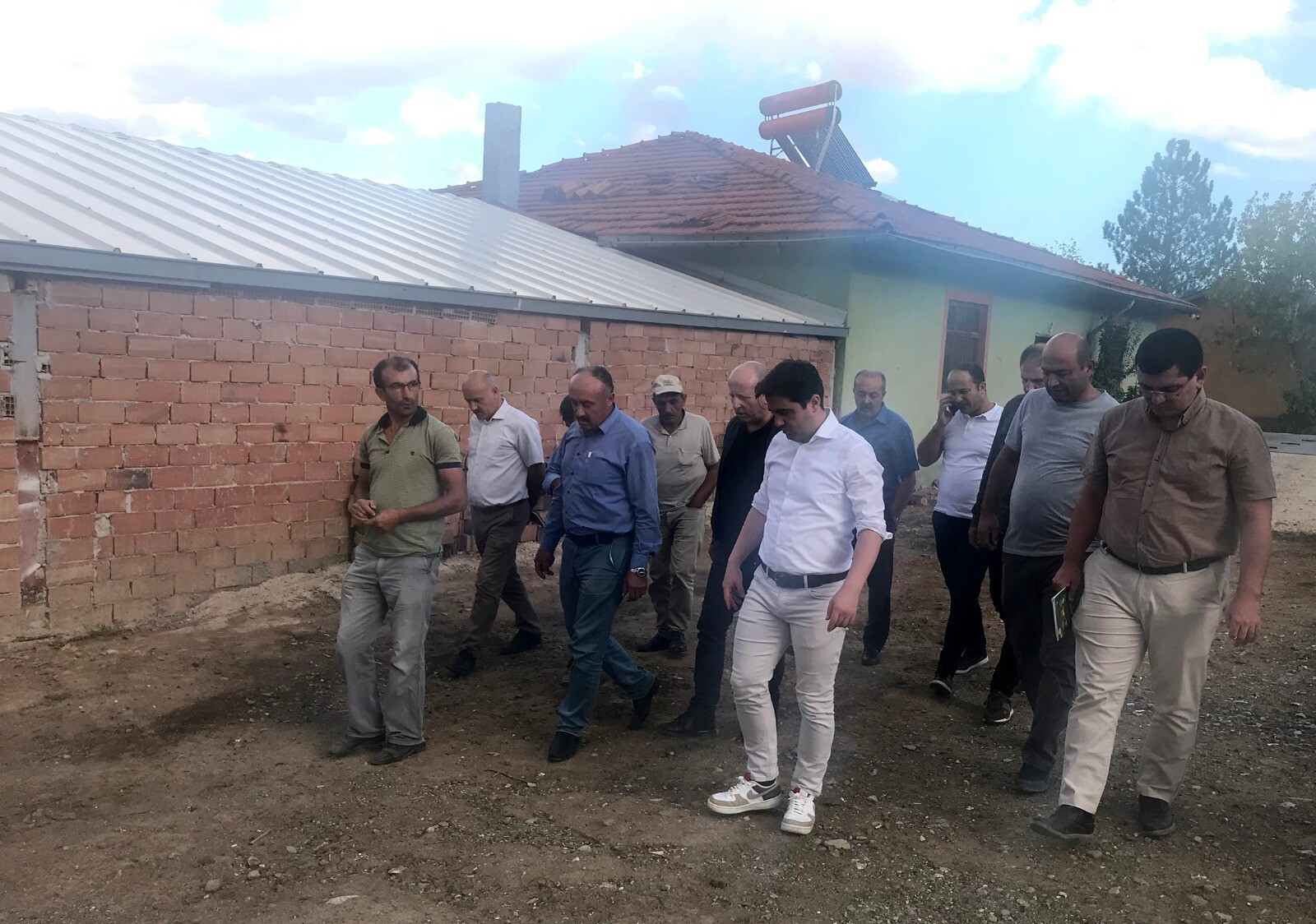 BU KAYMAKAM, AYAĞININ TOZU İLE DENETLEMELERDE