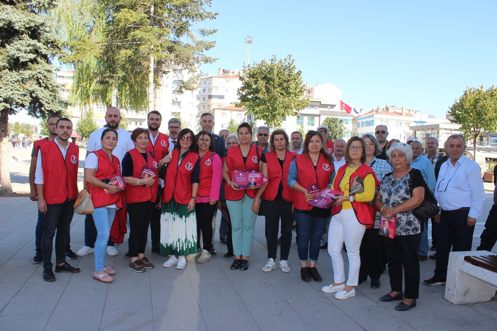 “MÜLTECİ SORUNLARINI<br>2 YIL İÇİNDE ÇÖZECEĞİZ”