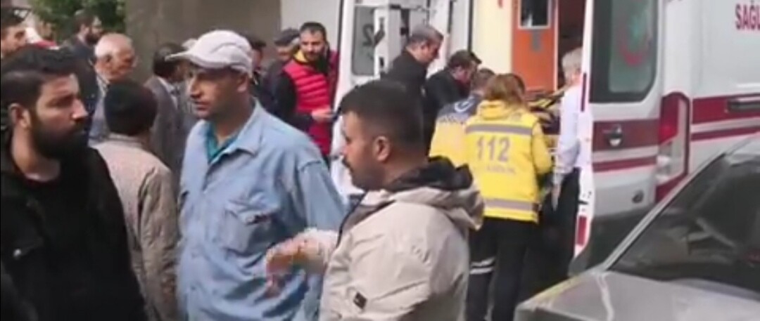AİLELER ARASINDAKİ KAVGADA 1’İ KADIN 2 KİŞİ VURULDU!