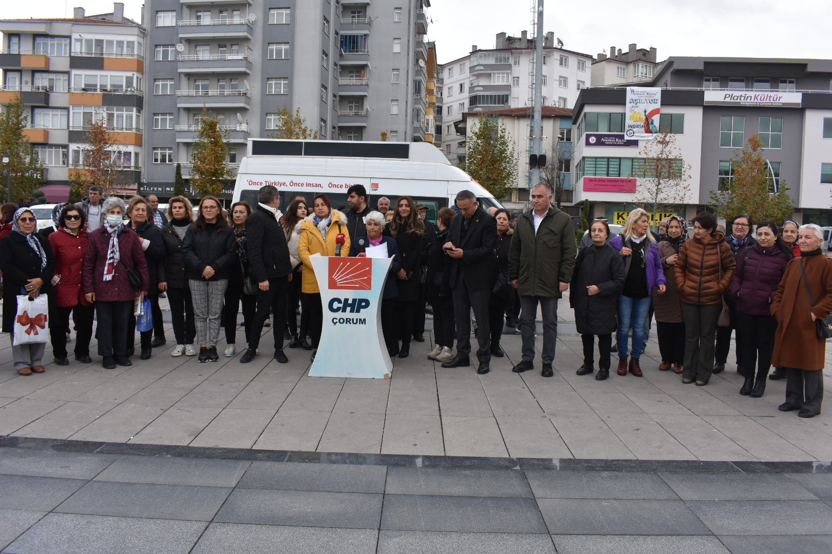 “KADIN CİNAYETLERİ POLİTİKTİR”