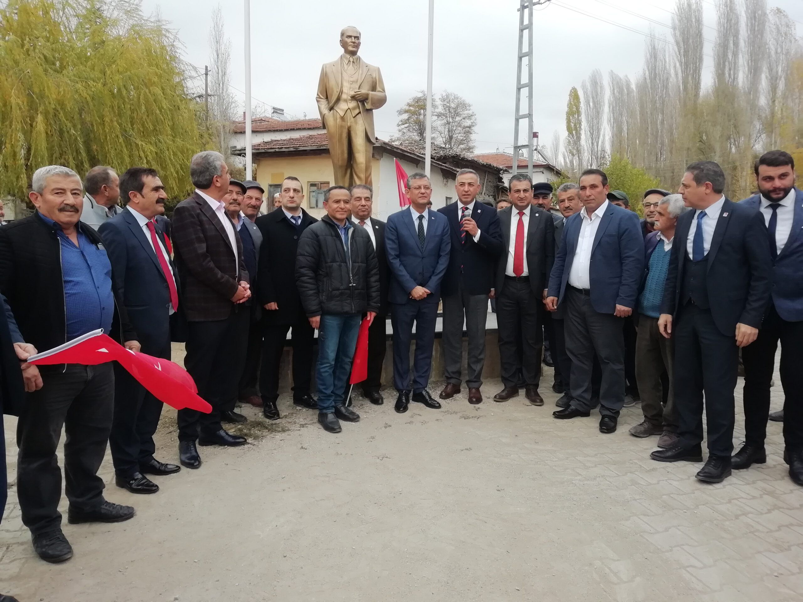 BUGET KÖYÜNDE ATATÜRK<br>ANITI VE CEMEVİ AÇILIŞI