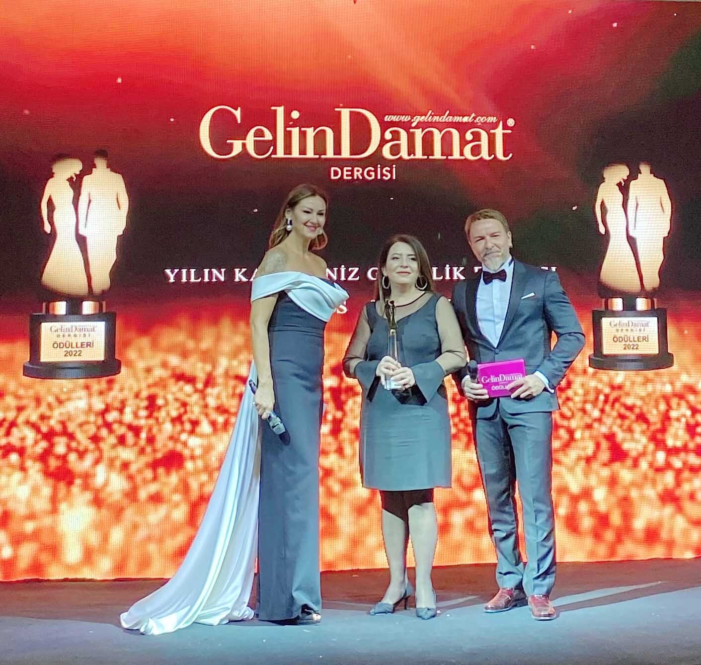 Miss Seliz & Bella ödüle doymuyor