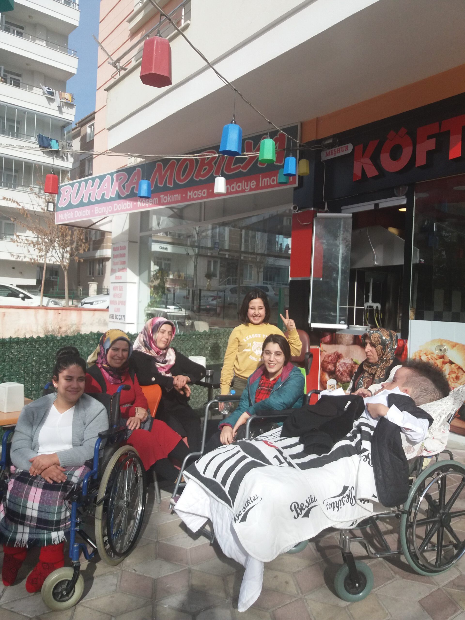 İNSANCA VE EŞİT KOŞULLARDA YAŞAMAK İSTİYORUZ!