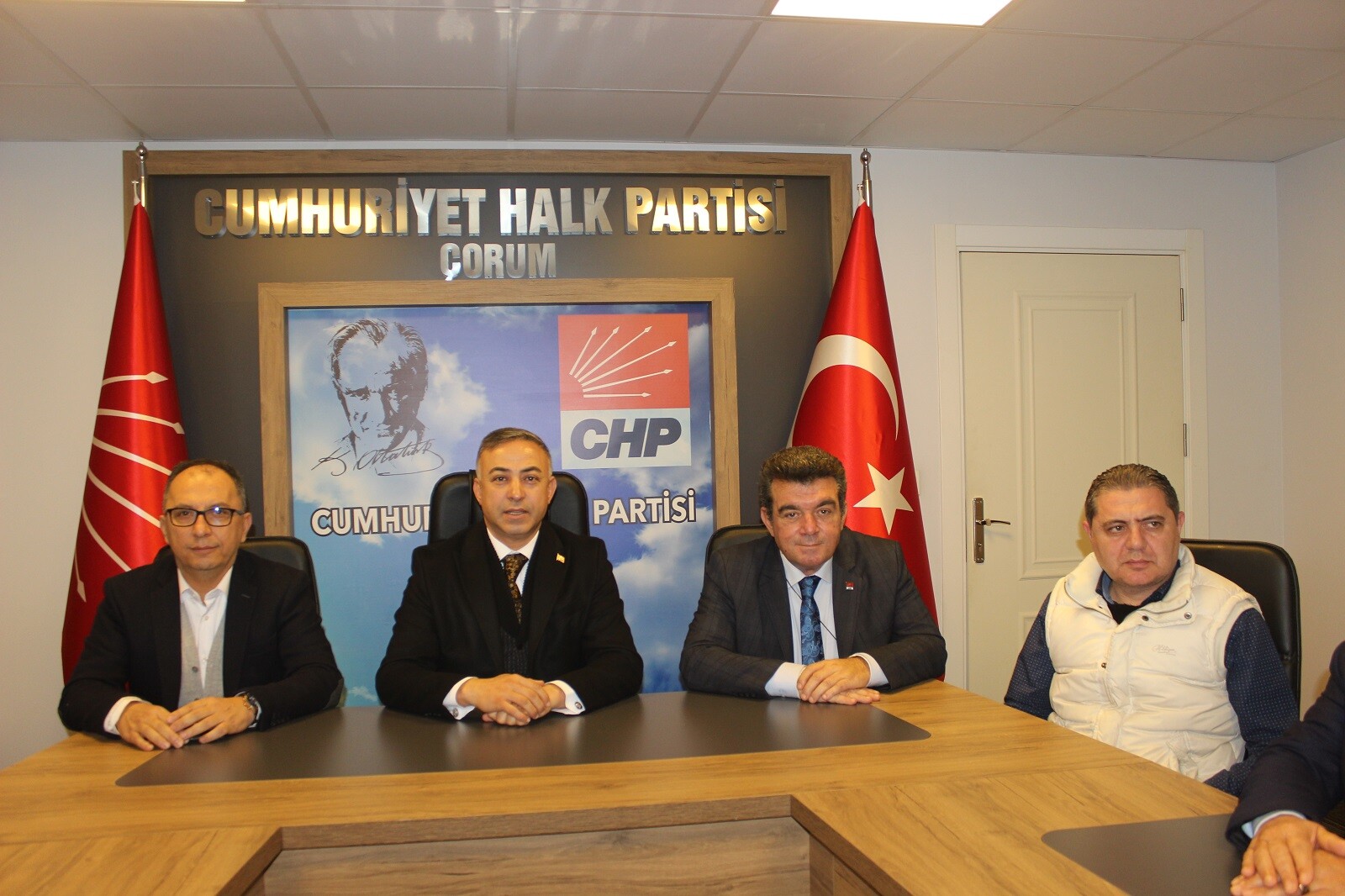 TAHTASIZ, İl BAŞKANLIĞINDAN AYRILDI,<br>MİLLETVEKİLİ ADAY ADAYI OLUYOR