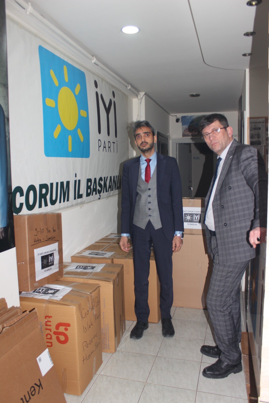 “İYİ”LER, DEPREMZEDELER İÇİN<br>GÖNÜL KÖPRÜSÜ KURDU