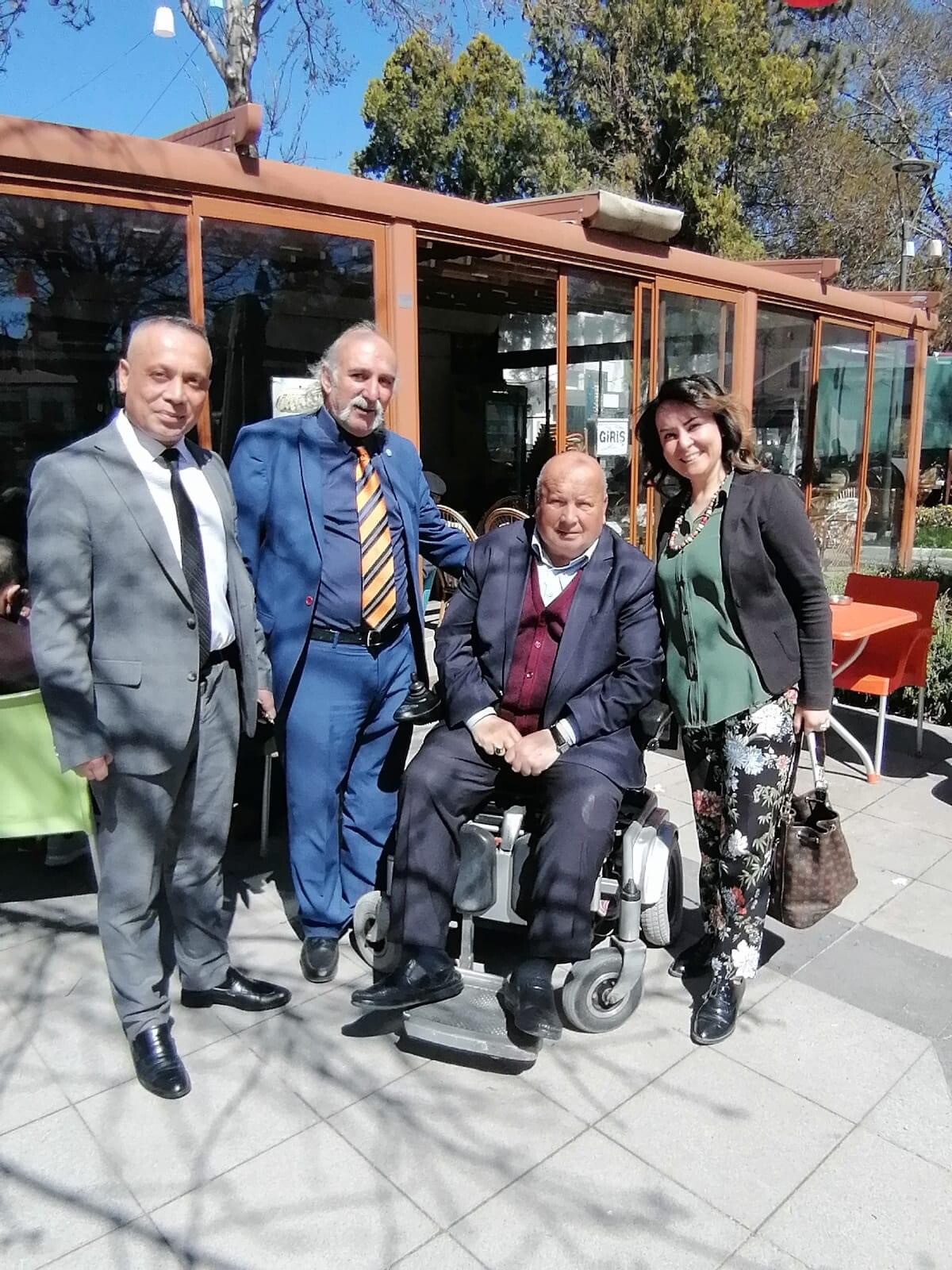 ÇARŞI – PAZARDA HALKI DİNLEDİ,<br>BİR DOKUNDU, BİN “AH” İŞİTTİ