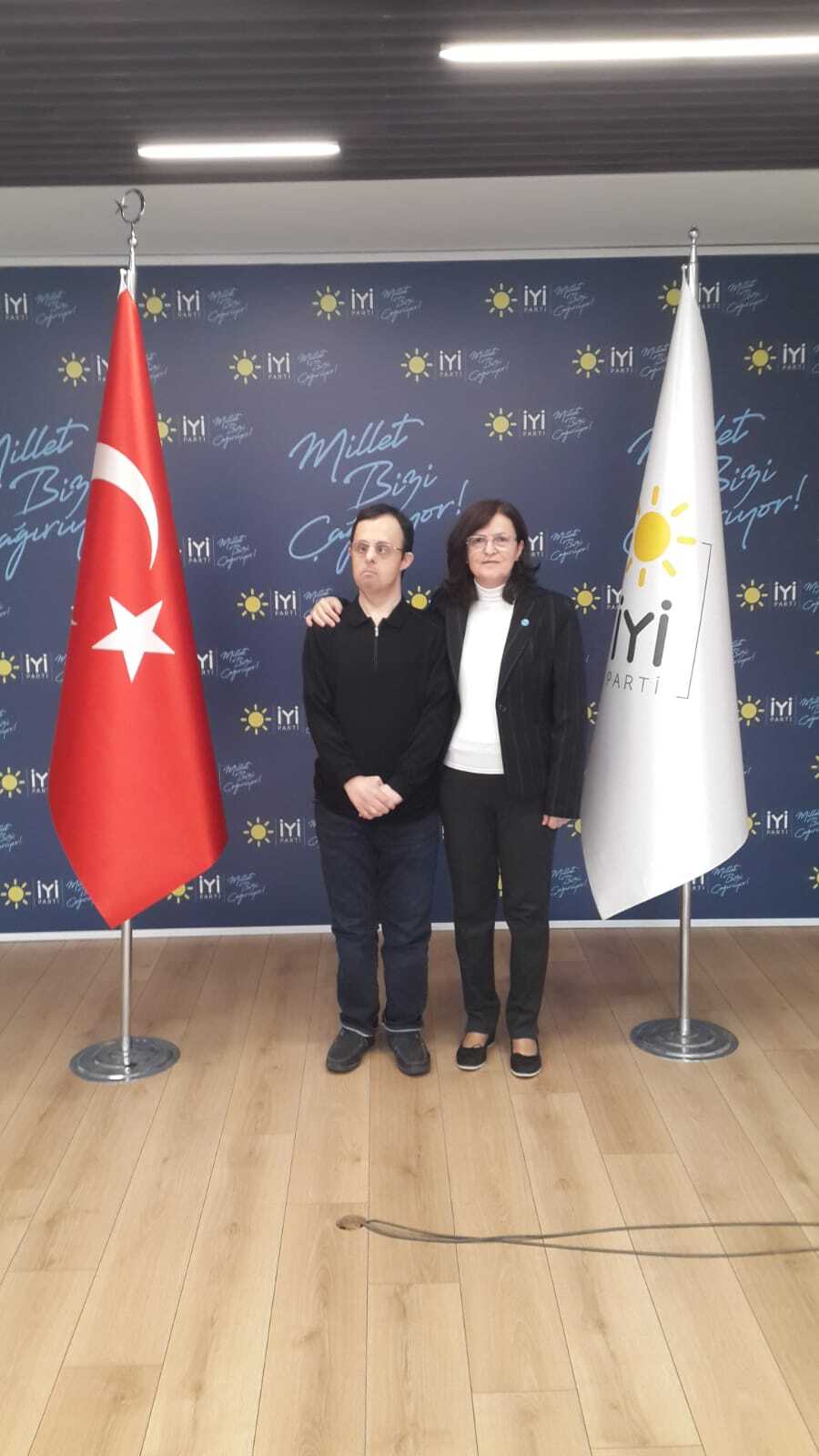 MELAHAT ÖZOĞLU<br>ADAYLIĞINI AÇIKLIYOR