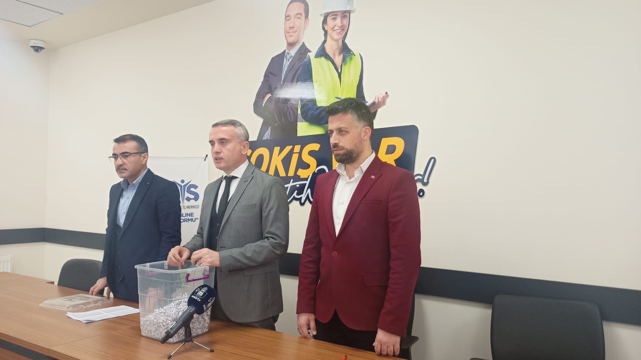 <strong>Geçici işçiler, kura ile belirlendi</strong>