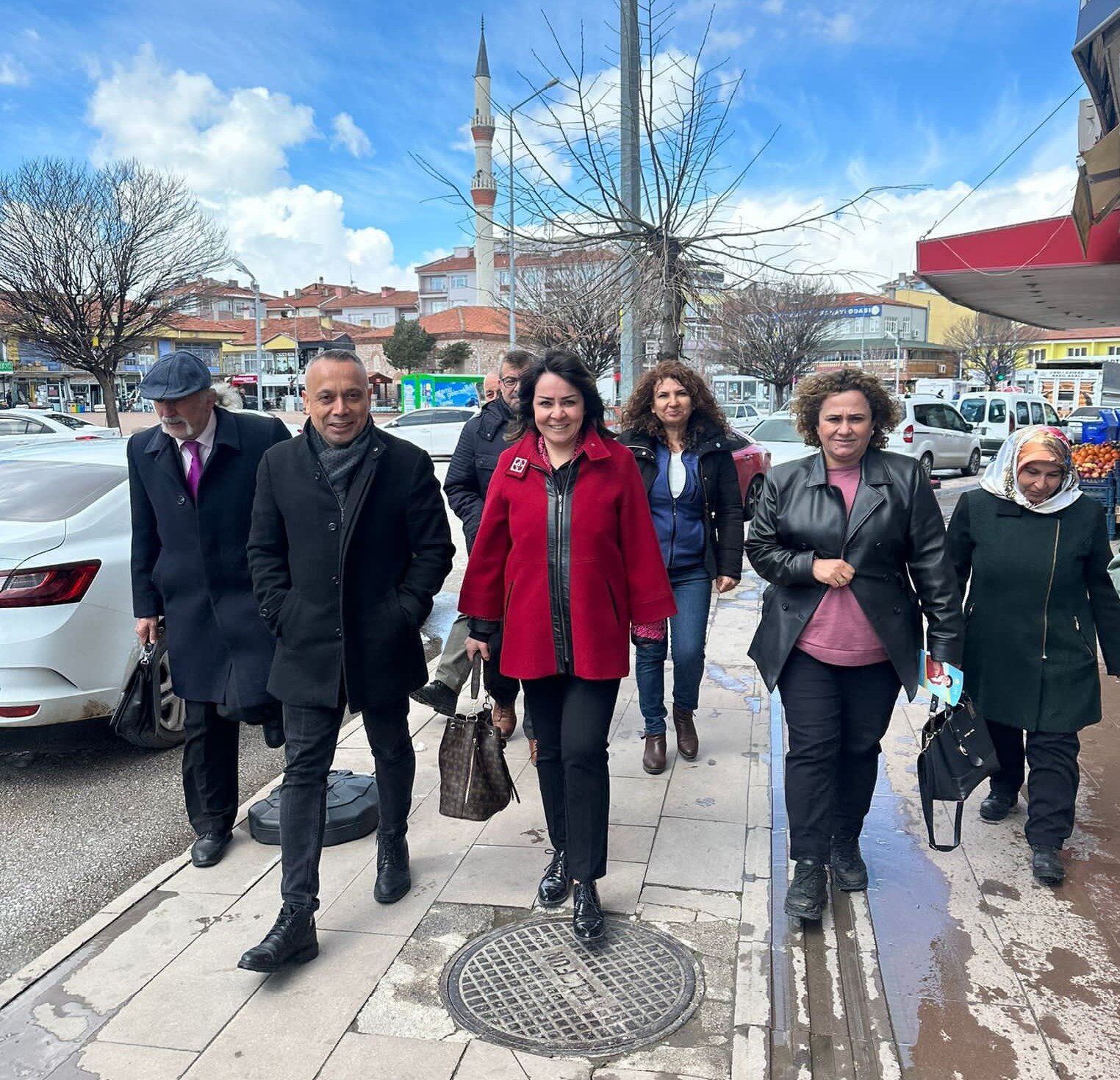 SİNEM SARI, ALACA’DAYOĞUN İLGİYLE KARŞILANDI