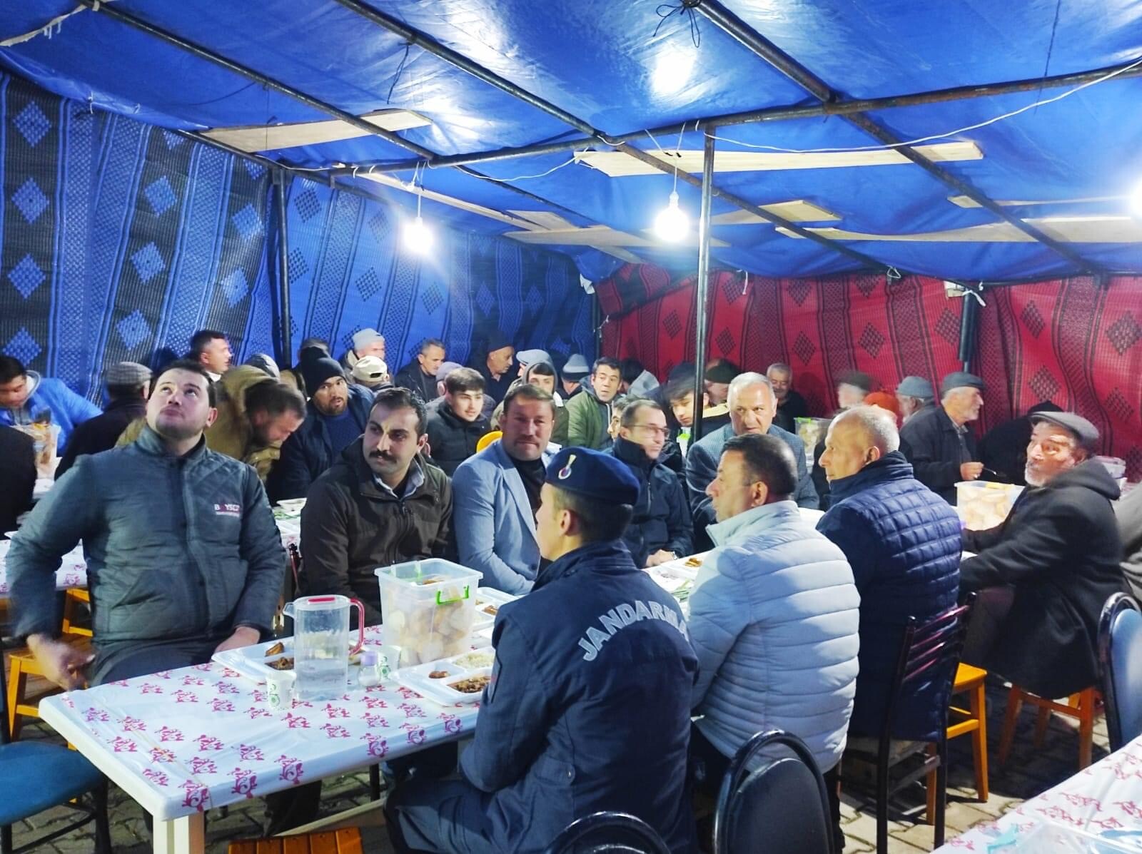 9 YILDIR AYNI SOFRADA BİRLİKTE İFTAR YAPIYORLAR