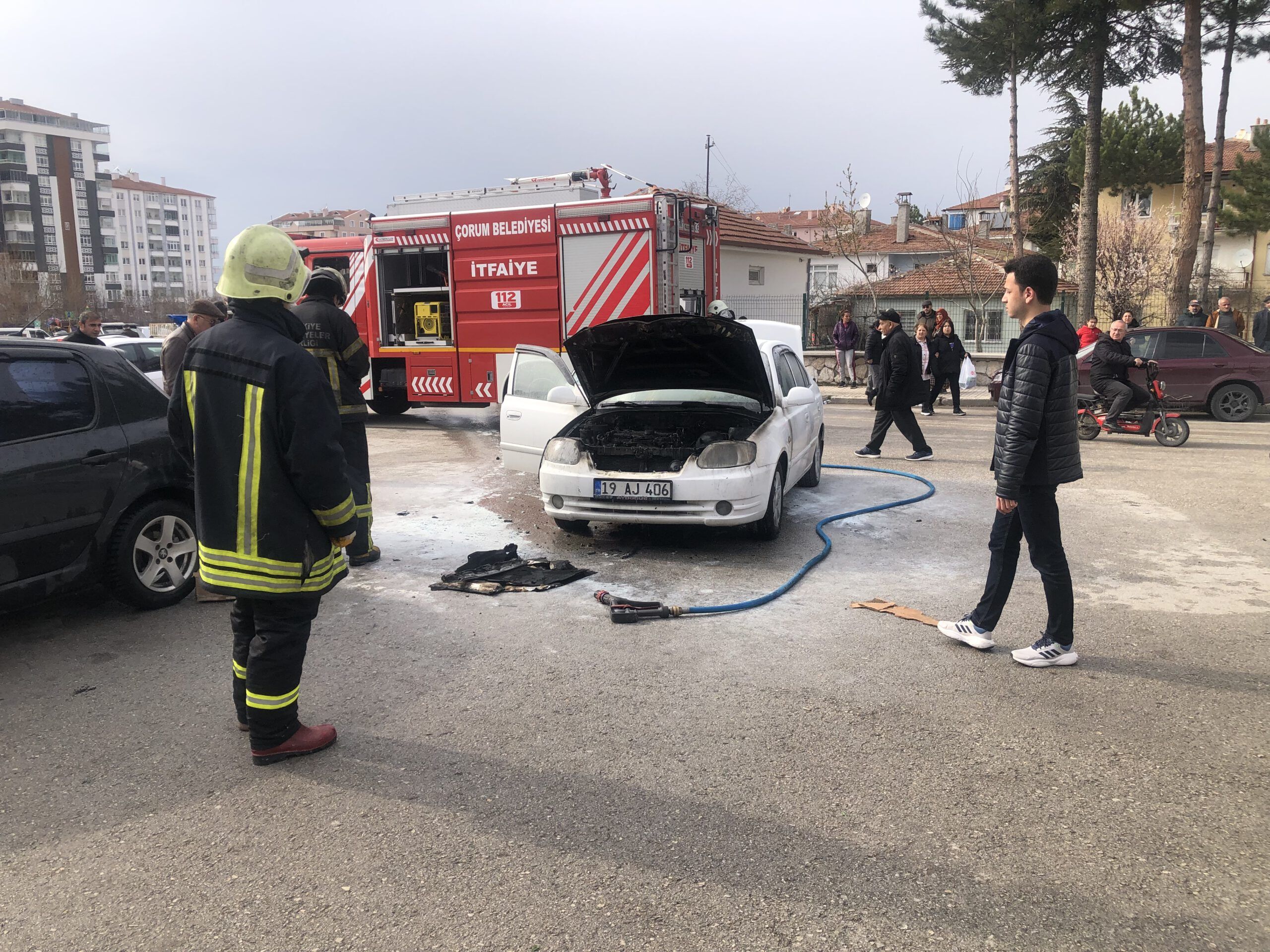 YANAN ARACI İTFAİYE SÖNDÜRDÜ