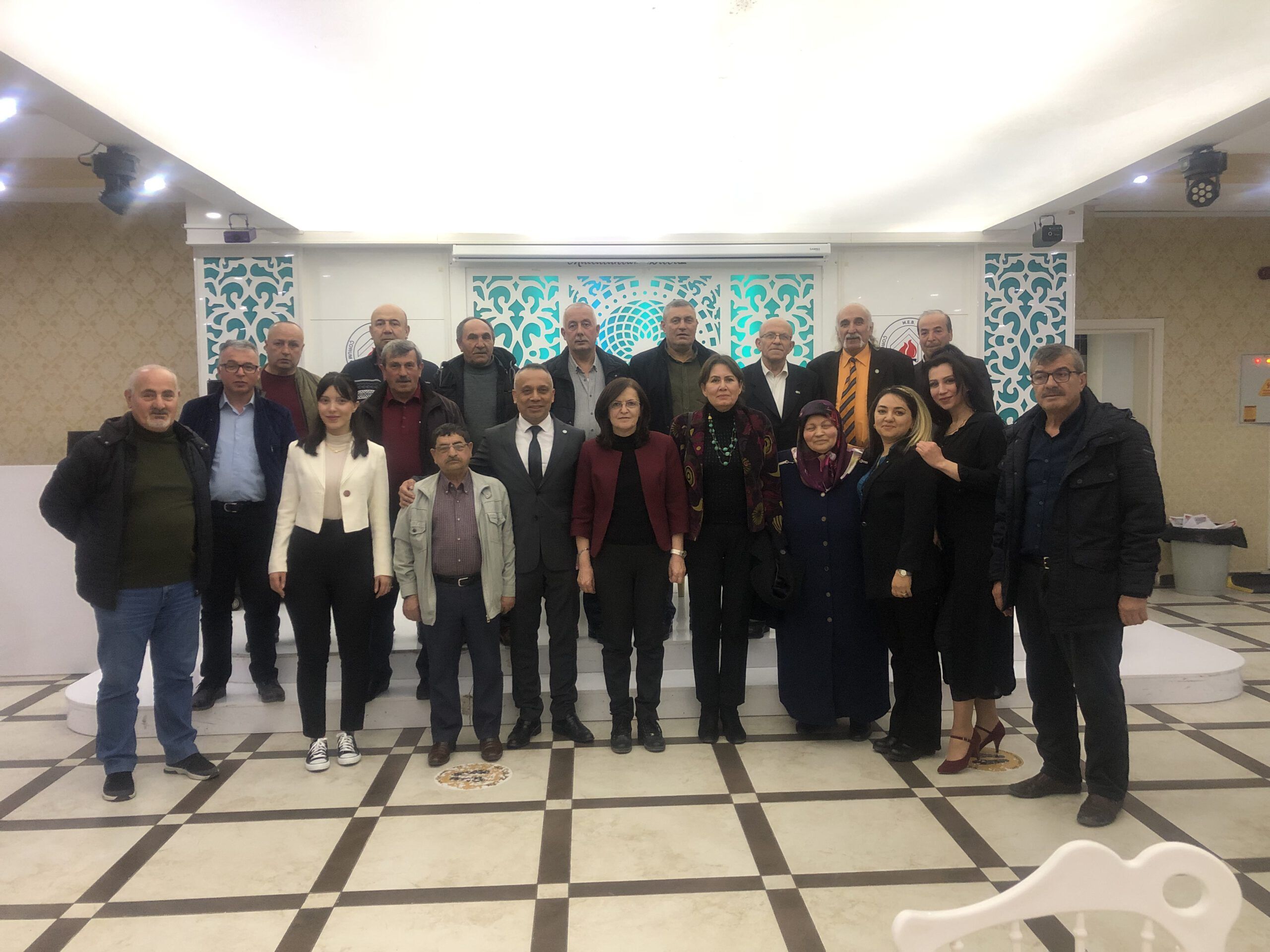ÖZOĞLU, İFTAR YEMEĞİNDE ‘İYİLERLE’ BİR ARAYA GELDİ