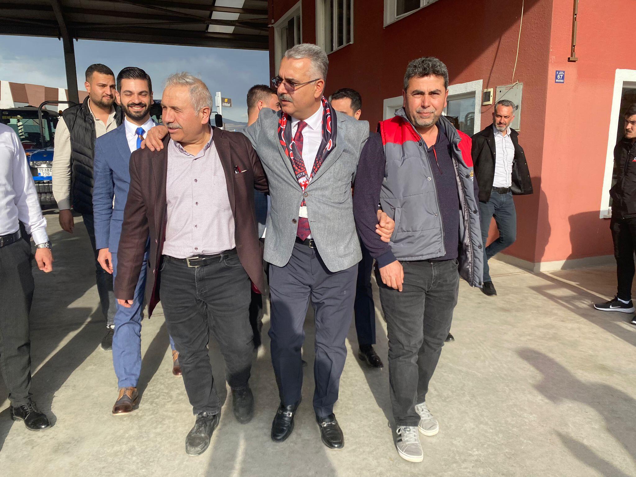 Ahlatcı’nın Samimi TavırlarıTakdir Topluyor