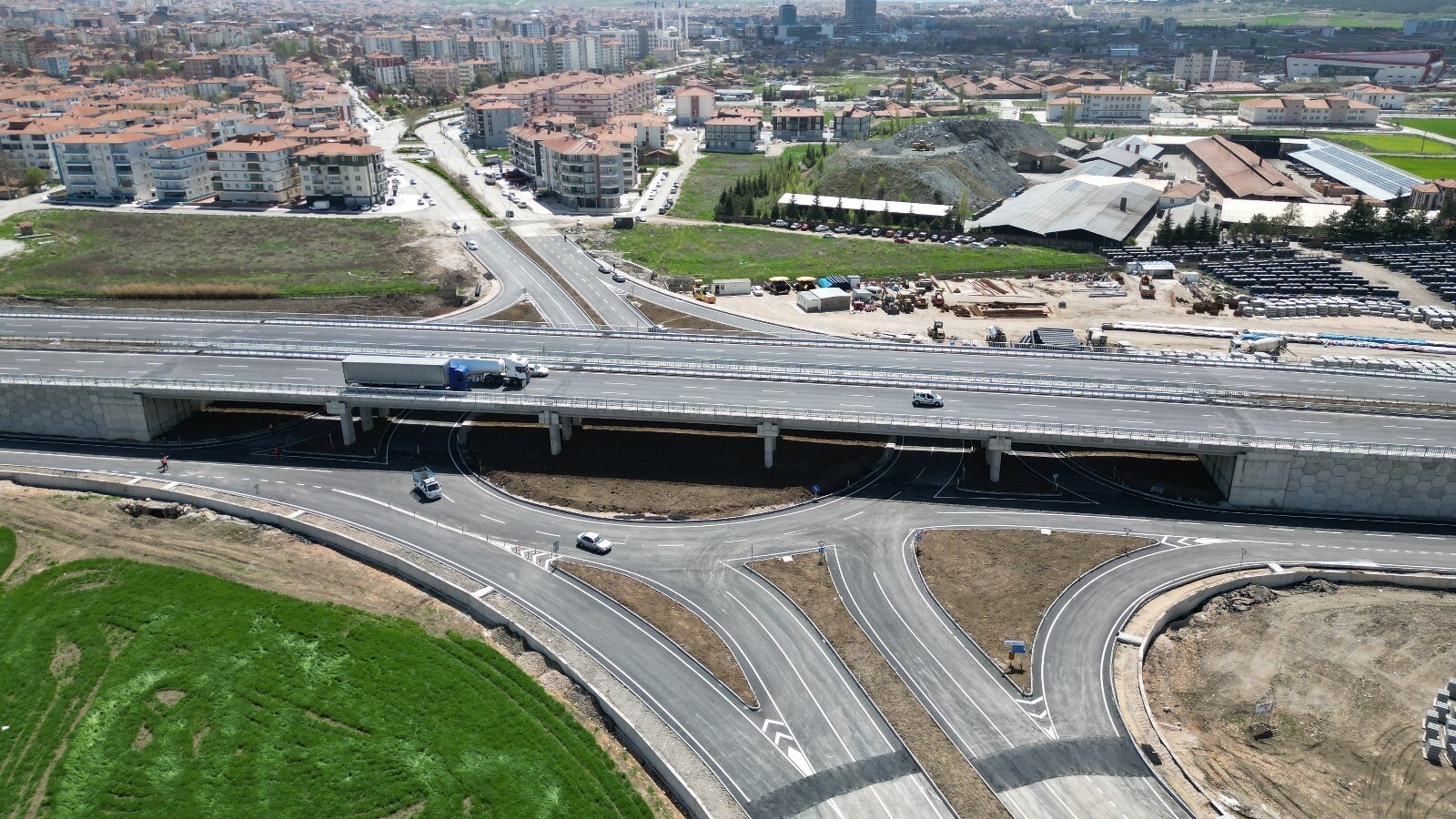 Akşemseddin Kavşağı trafiğe açıldı 