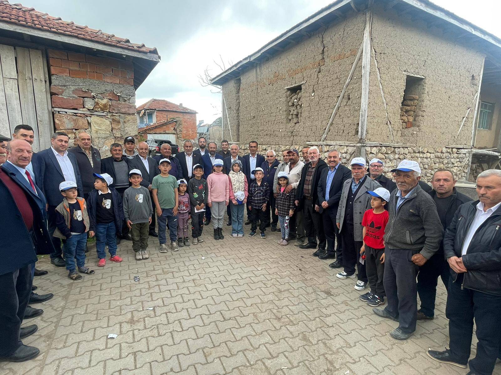 GÜL’E ALACA’DA SEVGİ SELİ
