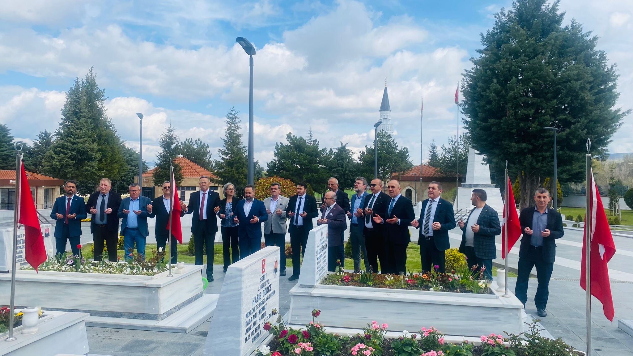 ŞEHİTLERİMİZE SAYGI