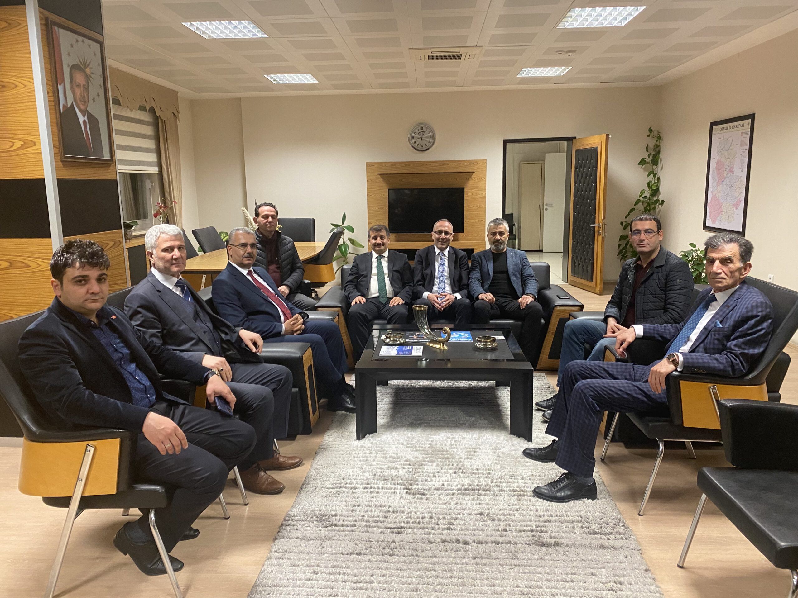 AK Parti Milletvekili Adayı Ahlatcı, gece-gündüz çalışan SGK’yı ziyaret etti