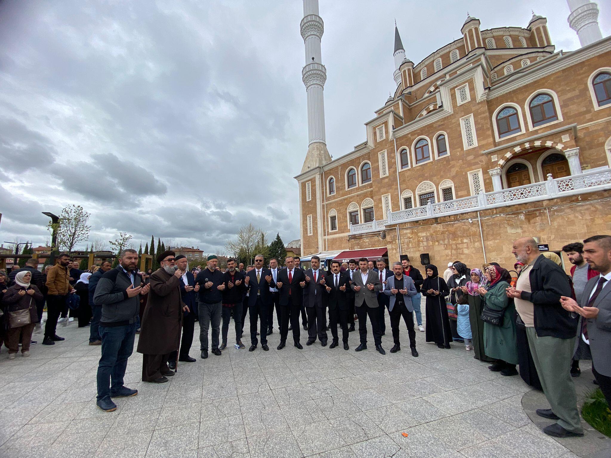 Ahlatcı, Umrecilerin Heyecanına Ortak Oldu.