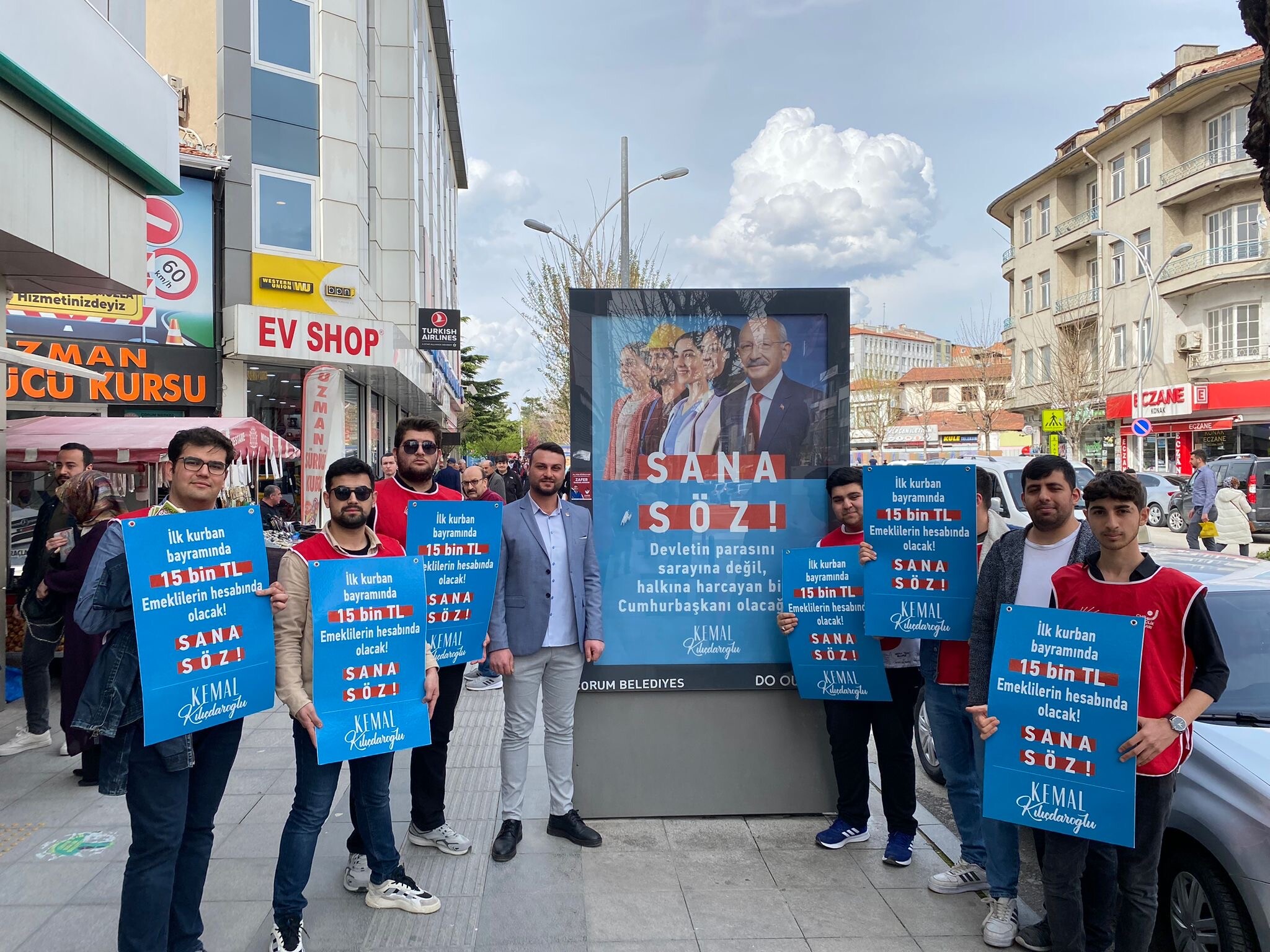 “SANA SÖZ; EMEKLİLERE 15 BİN TL… BAY KEMAL SÖZÜNDEN DÖNMEYECEK” 