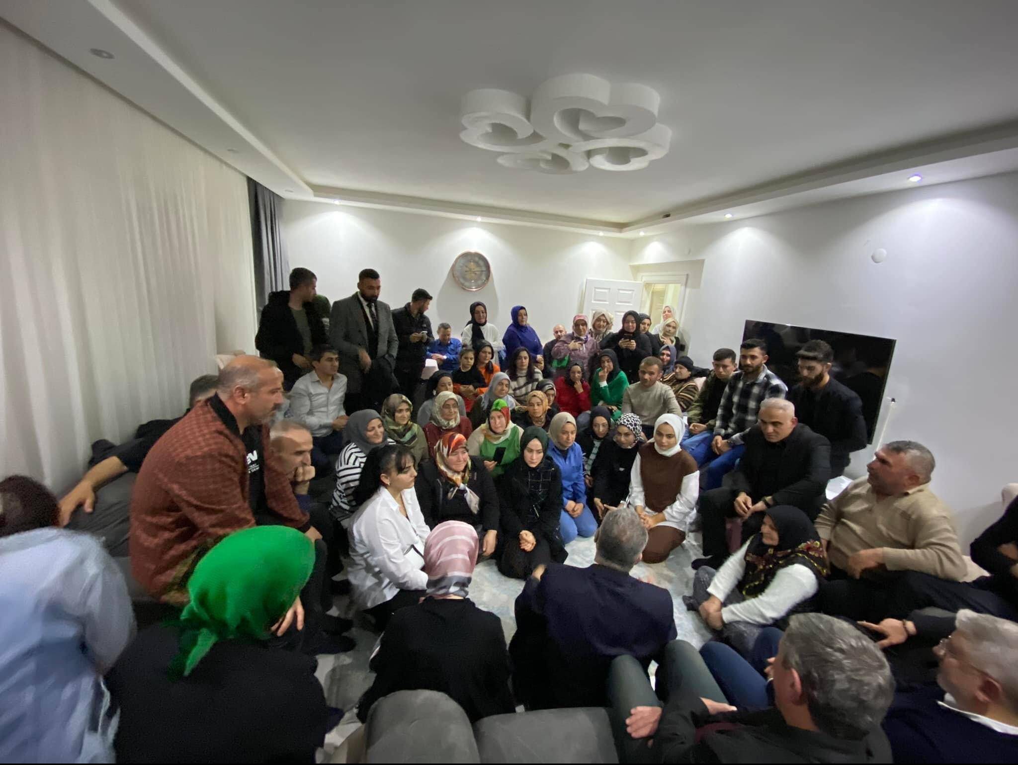 Ahlatcı, “EVLERE SIĞMAYAN BU SEVGİ MUHABBETİN SAMİMİYETİN VE LİDERİNE İNANMIŞ BİR MİLLETİN RESMİDİR”