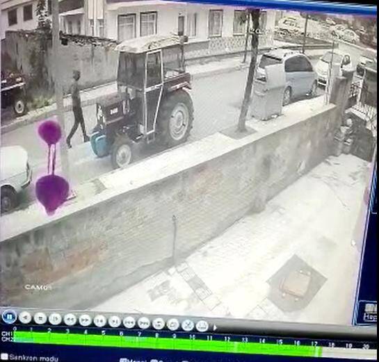 Evin önünden traktör çaldılar