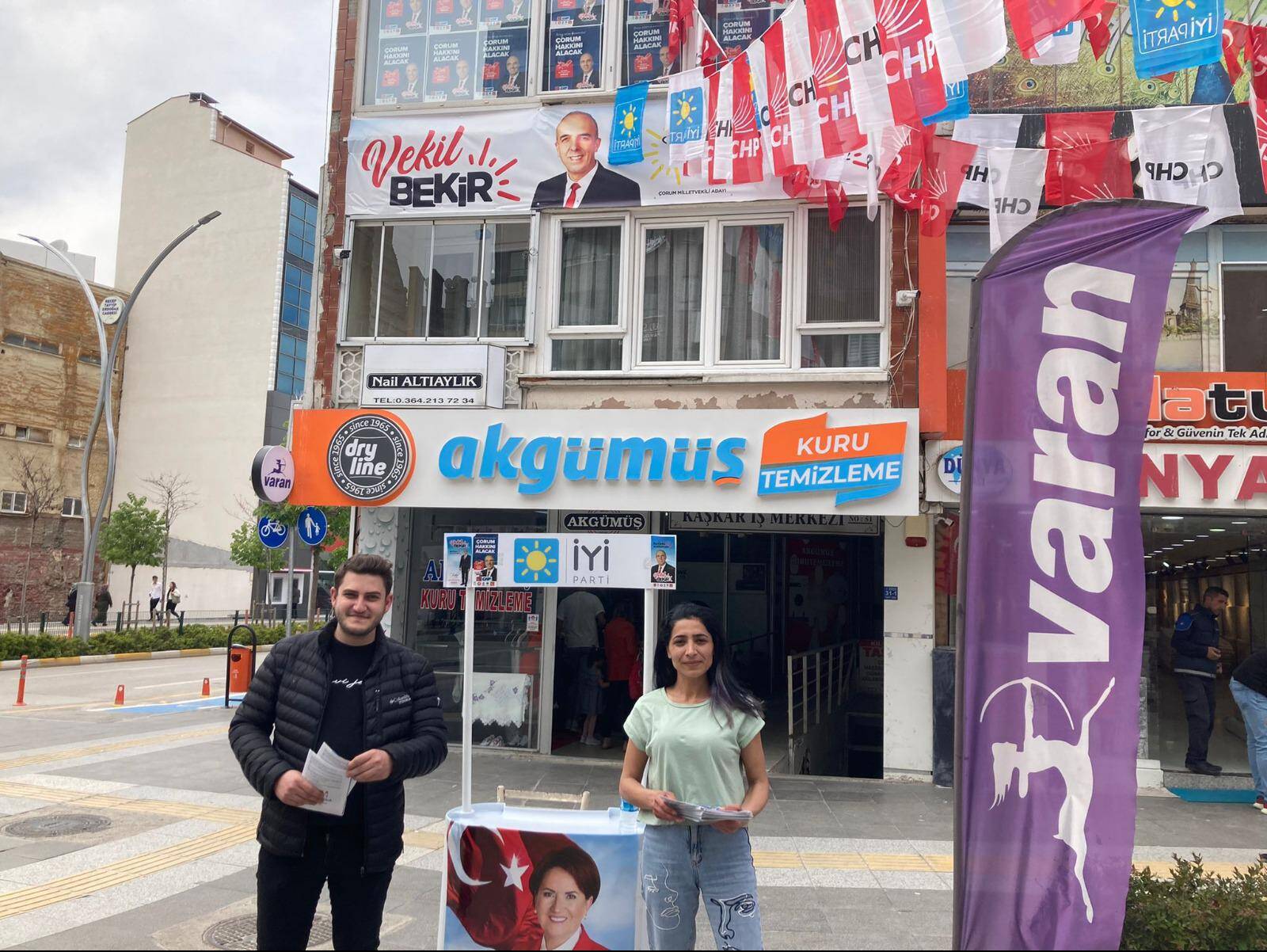 İYİ PARTİLİ GENÇLERDEN VEKADINLARDAN 14 MAYIS ATAĞI