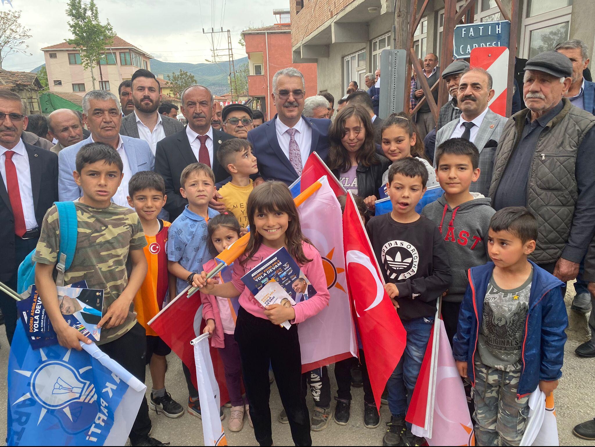 AŞDAĞULDA AHLATCI’YA SEVGİ SELİ!