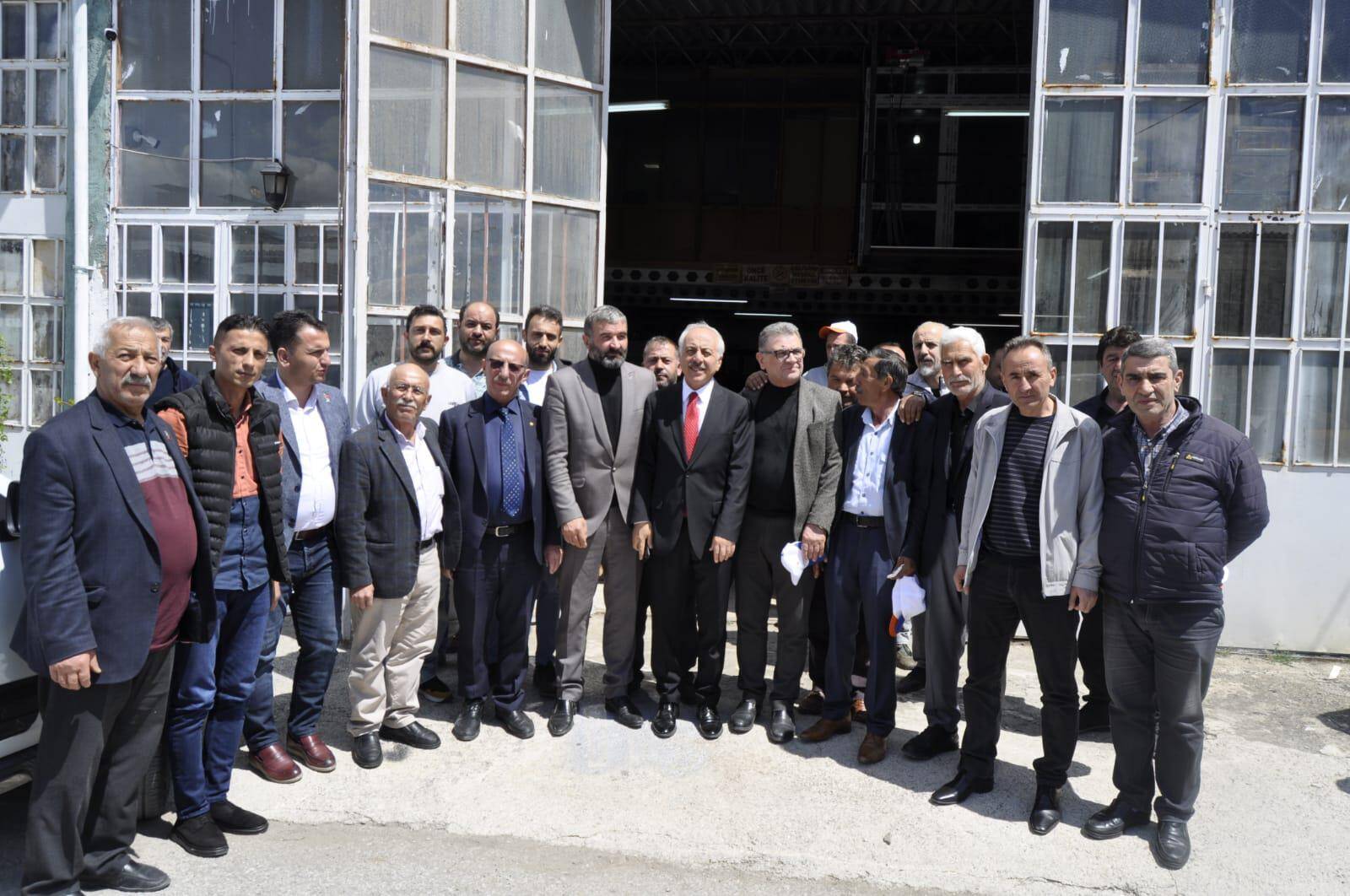 ZEKİ GÜL MOBİLYACI ESNAFIYLA BİR ARAYA GELDİ