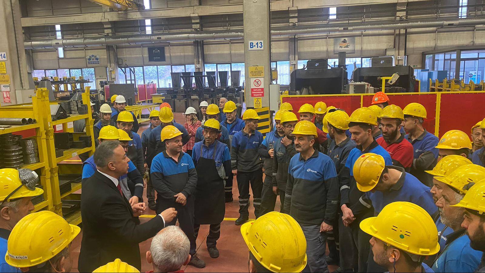 “İşçi sınıfının mücadelesi devam ediyor, yanlarındayız”