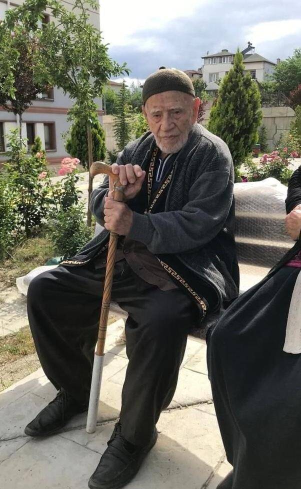 DÖRDÜNCÜ KATTAN DÜŞEREK HAYATINI KAYBETTİ