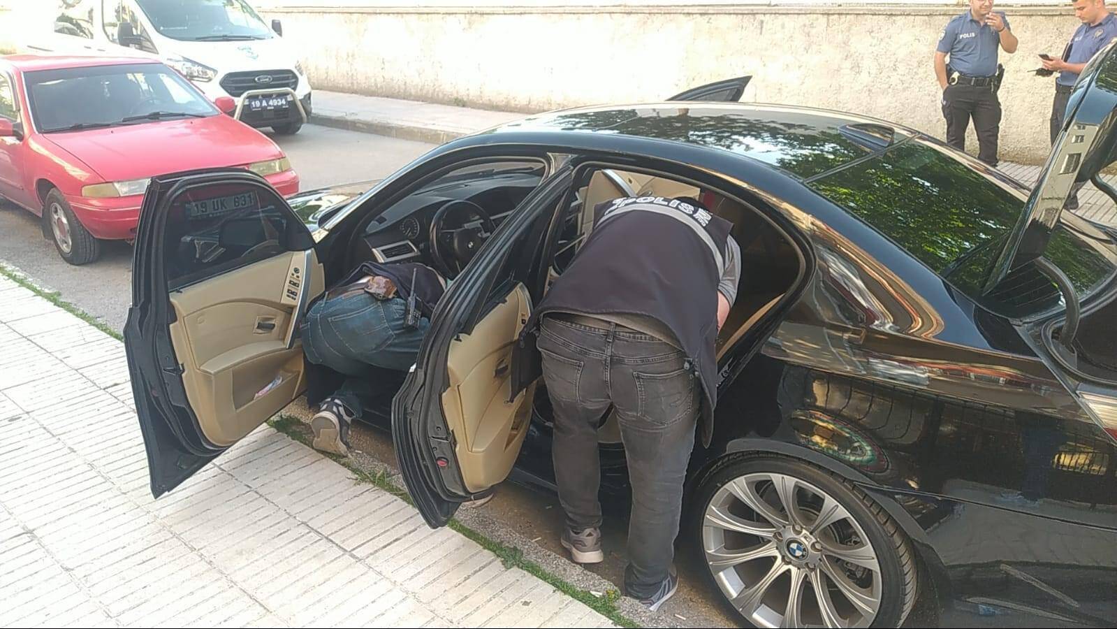 SOKAK ORTASINDA SİLAHLI ÇATIŞMA: