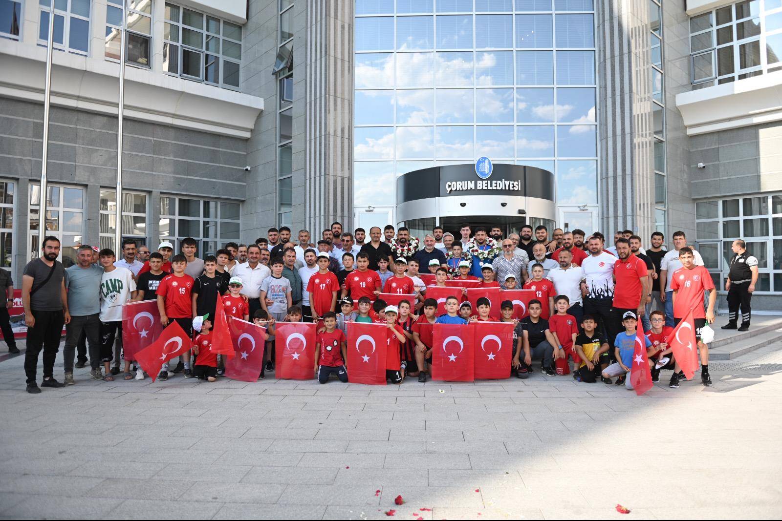 Kırkpınar pehlivanları Çorum’u gururlandırdı