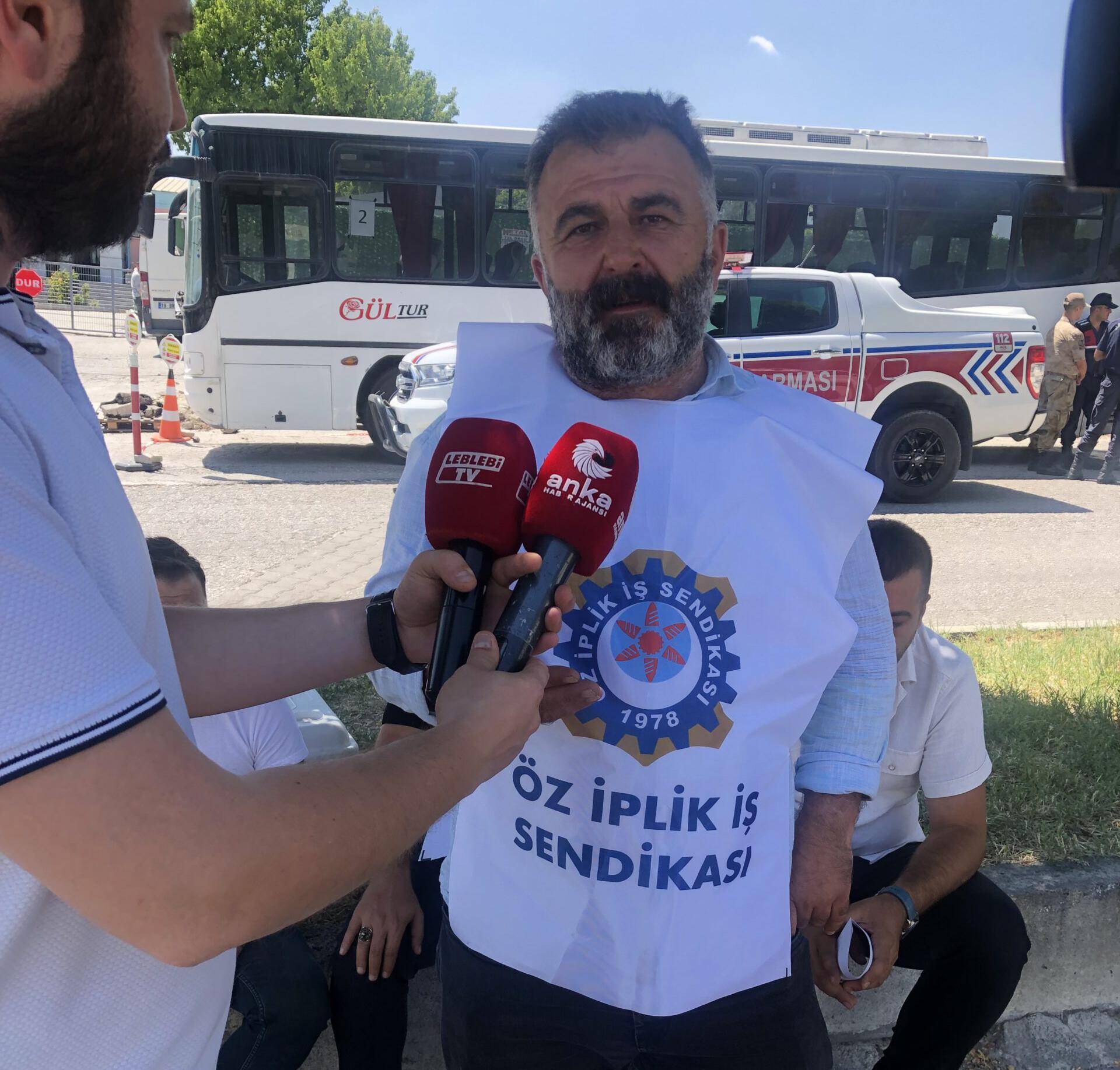 ÇORUM’DA İŞTEN ATILAN TEKSTİL İŞÇİLERİ EYLEM YAPTI