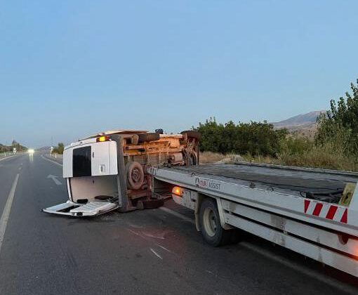 Osmancık’ta cenaze yolunda minibüs devrildi 10 yaralı