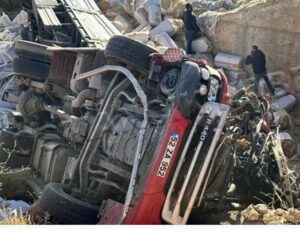 Alaca’da feci kaza: Gezi otobüsündeki doktorlar hayat kurtardı